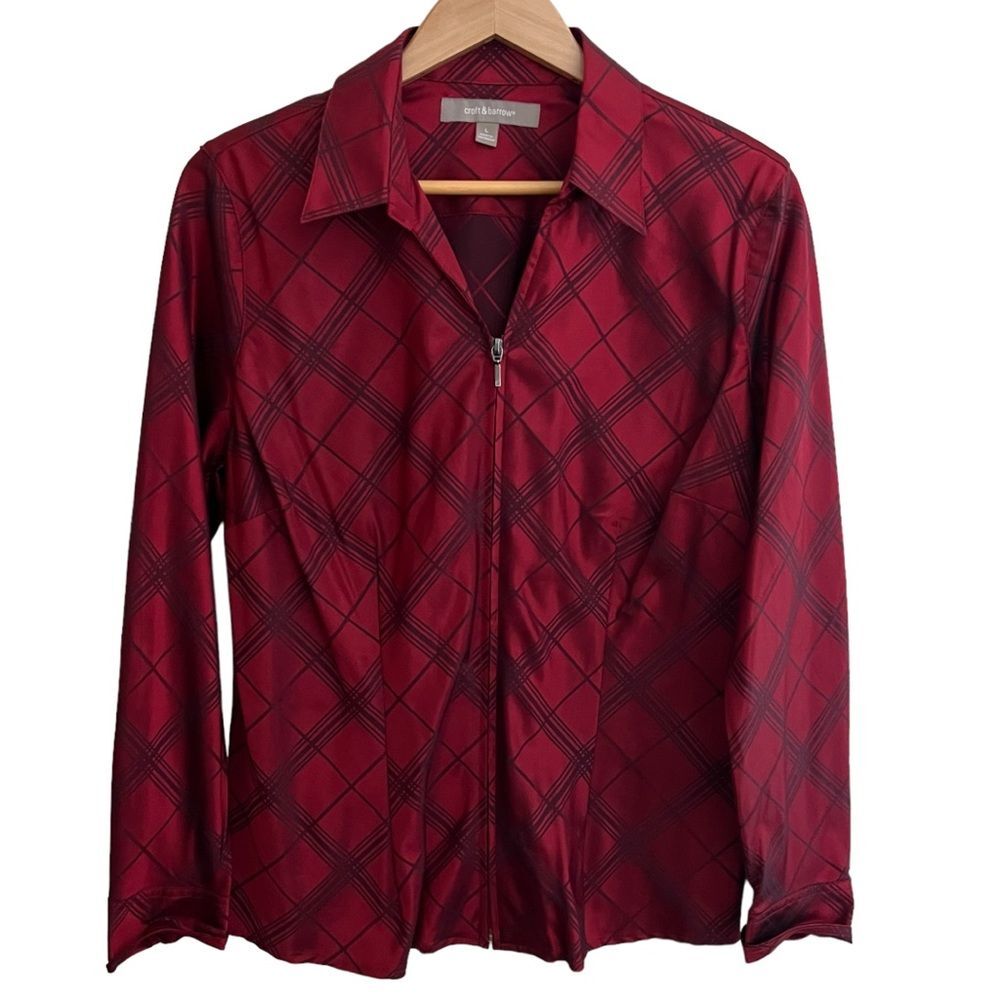 😊 3/$30 
NWT Sz Large Deep Red shiny material zip up design Croft & Barrow